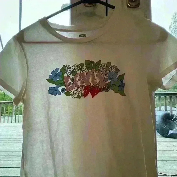 Levi’s Tshirt - Picture 3 of 4
